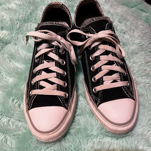 Women’s Black Converse size 9 - Picture 2 of 9